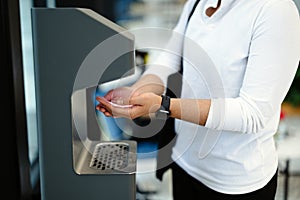 Man cleaning hands with antiseptic fluidÃÂ 